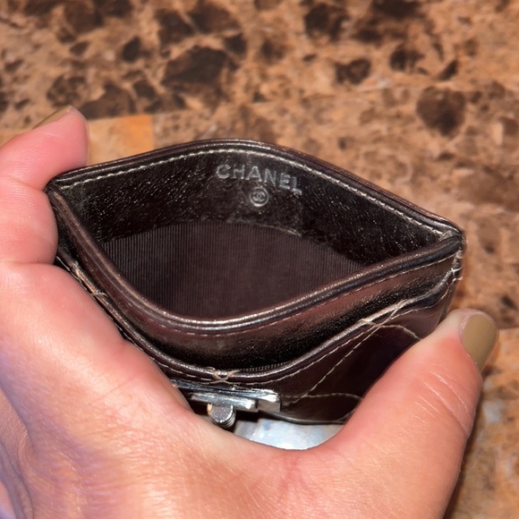 CHANEL - Metallic Aged calfskin quilted reissue card holder bronze color - Picture 3 of 8